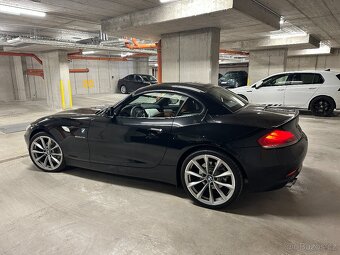 BMW Z4 sDrive 23i E89, schwarz metallic + hnědá kůže, výbava - 7