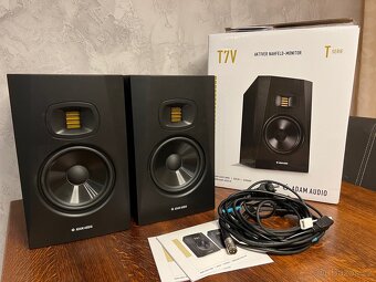 Studiové monitory ADAM Audio T7V (2 ks)+zvuk.karta Focusrite - 7