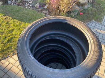 285 40 21 zimni Nokian cca 7mm - 7