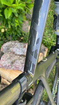 Scott Addict RC 30 AXS Carbon L s Carbon kokpitem - 7