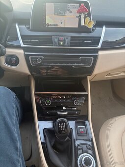 BMW 218d Active Tourer DPH 247t.km kůže 30.4.2015 4,1l - 7