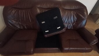 stará kožená sedačka - 7