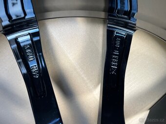 LAMBORGHINI URUS 23" Black, nové, originál  - 7