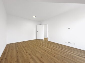 Moderní byt 3+kk s balkonem, parkovacím stáním a zahradou, l - 7