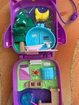 Retro Polly Pocket + novější, LOL panenky se stojanem.. - 7