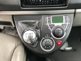 Peugeot 807 2005 2,2HDI 94kW FULL VYBAVA 7mist - dily - 7