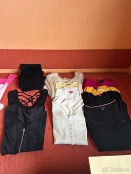 OBLEČENÍ-SVETRY,TRIKA,KRATASY - 7