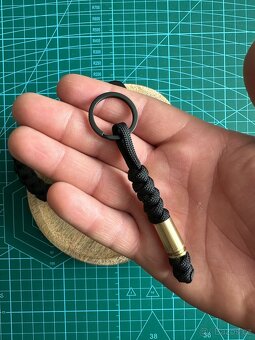 Paracord náramky a klíčenky – ruční výroba - 7