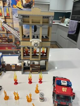 LEGO City 60216  hasičského sboru v centru města, 100% kompl - 7