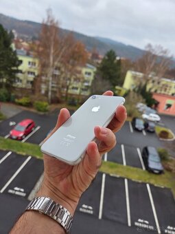Apple iPhone 8 64GB White - baterie 100% - 7