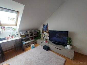 Studentska sestava se stolem - 7