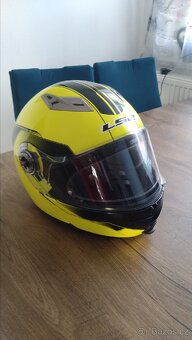 Vyklápěcí helma LS2 - 7