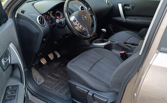 QASHQAI 1,6i - 7
