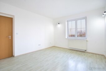 Troubky RD 7+2  240m2, zahrada 800m2 - 7