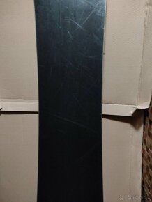 Prodám zánovní snowboard PRJECT 133cm dlouhý. - 7
