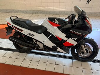 Honda CBR 1000f - 7