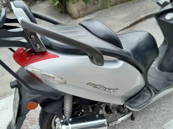 Kymco Grand Dink 125,  málo jetý - 7