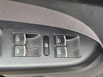 Volkswagen Touran 2.0TDI , 103 kW nafta, 2011 - 7