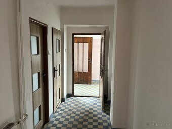 Prodej RD dvě bytové jednotky 3+1 s garáží a sklepem v Potšt - 7