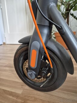 Ninebot Kickscooter F2 Plus - 7