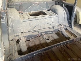 Tatra 603-2 r.75 - hola karoseria + 4x-dvere komplet+kufor Z - 7