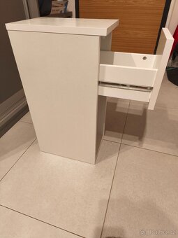 Malý noční stolek - 7