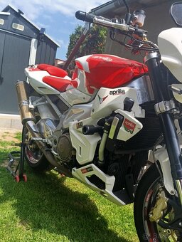 Prodám Aprilia tuono RSV 1000 rr rv 2010 - 7