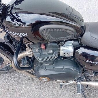 Triumph Street Twin 900 - 7