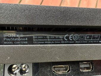 PLAYSTATION 4 Pro 1 TB CUH -7216B - 7