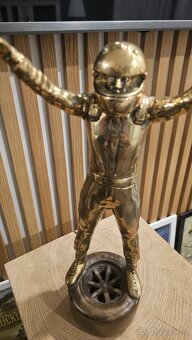 Bronzová soška pilot F1 - 7