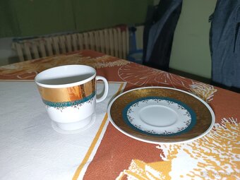 hrnečky skleničky a šálky s podšálky - 7