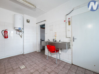 Prodej rodinného domu s řeznictvím, 190 m2, pozemek 596 m2,  - 7