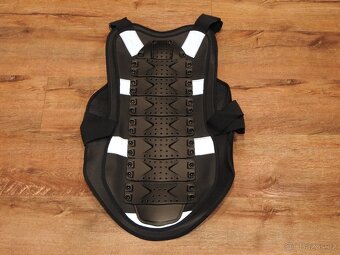 Chráničová vesta Nová - 7