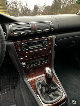 Škoda Superb V6 2.8 2005 krásné vládní auto manuál 142kW - 7
