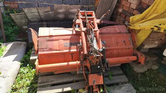 Kubota B7000 s čelním nakladačem - 7