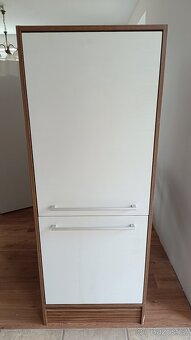 Jídelní stůl a vestavná lednice - 7