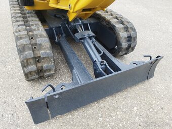 Minibagr Caterpillar 300.9, rozsirovaci podvozok. - 7