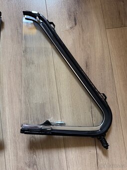 větrací otvory předního okna Gaz 21 Volha - 7