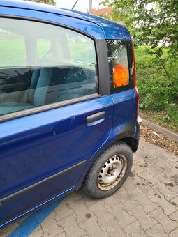 Fiat Panda modrá 2005 - 7