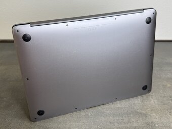 MacBook Air 13'' 2019 / i5 / 8GB / 1TB SSD / Space Gray - - 7