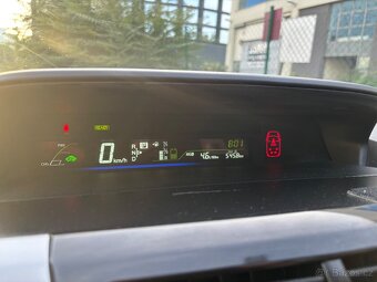 Toyota Prius Plus - 7