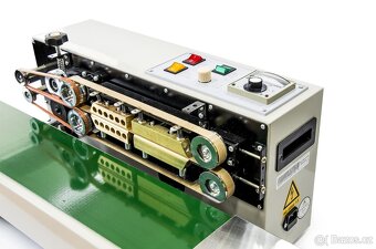 Svářečka sáčků automatická s dopravníkem - 7
