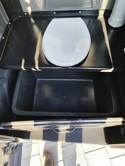 Nové mobilní přenosné WC s pisoárem a umyvadlem - 7
