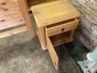 Prodám velkou ložnici materiál voskované borovice - 7