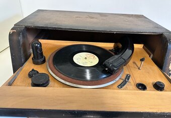 Retro gramofon + 20 vinyl desek - 7