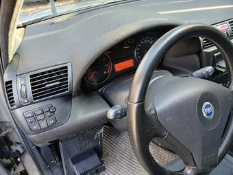 Fiat stilo 1.6 prodám díly z auta - 7