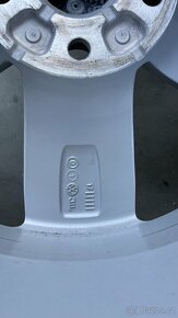 Volkswagen originální kola 17” se zimními pneu - 7