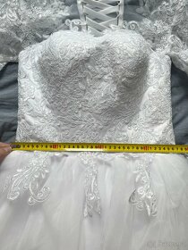 Svatební šaty s krajkou - 7