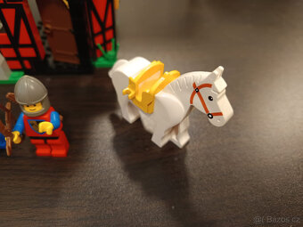 LEGO Castle 6067 Guarded Inn - 7