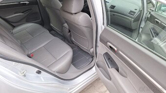 Honda Civic 1.8i Sedan Automat / 52tis.km / Nová STK / Kůže - 7